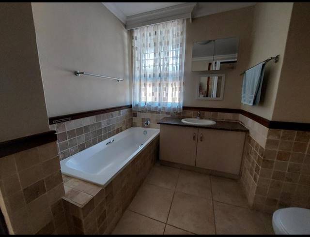 2 BEDROOM APARTMENT FOR SALE IN NEWLANDS